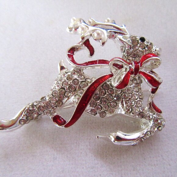 Christmas Reindeer brooch with pave clear crystal rhinestones & red enamel bow - Picture 4 of 5